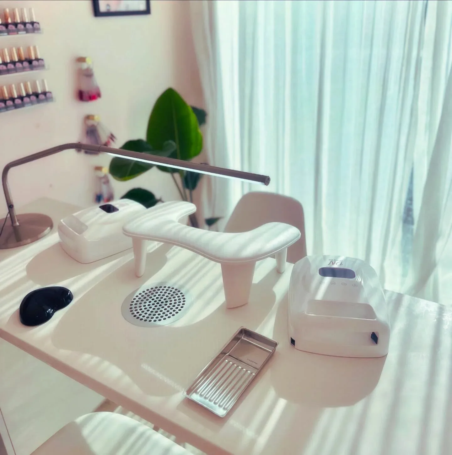 Bright Nail Alley workstation with UV lamps, armrest and polish shelves